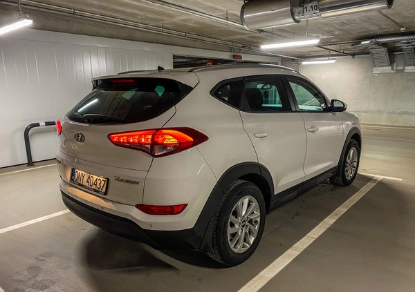 Hyundai Tucson cena 61999 przebieg: 198900, rok produkcji 2017 z Nysa małe 56